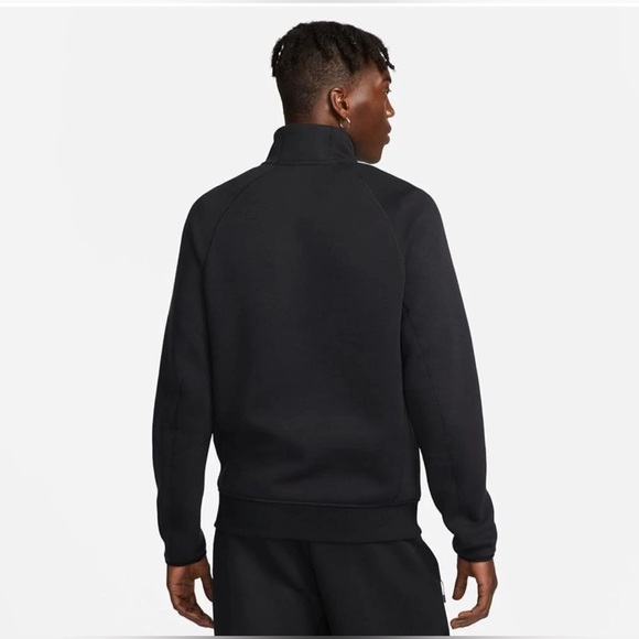 NEW | NIKE Sportswear Tech Fleece 1/2 Zip Mens Sweatshirt - Picture 2 of 6